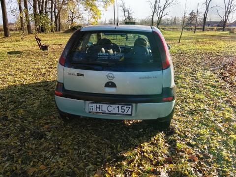 Eladó cserélhető a képeken látható opel C Corsa. Ami 1.2 belzines motoral . Váltó futómű tökéletes. Motorja csendes vizet olajat nem eszi. Rohadva nicsen küszöbök emelő pontok jók . Sok minden cserélv