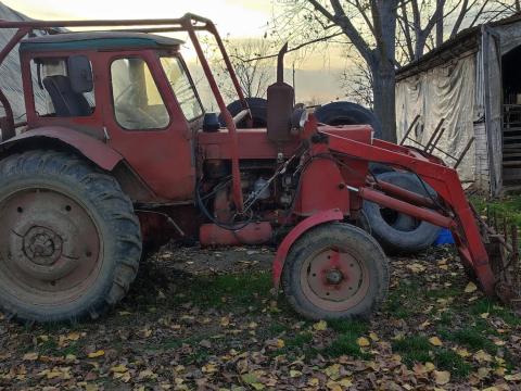 MTZ 50-80-as motorral, homlokrakodóval 