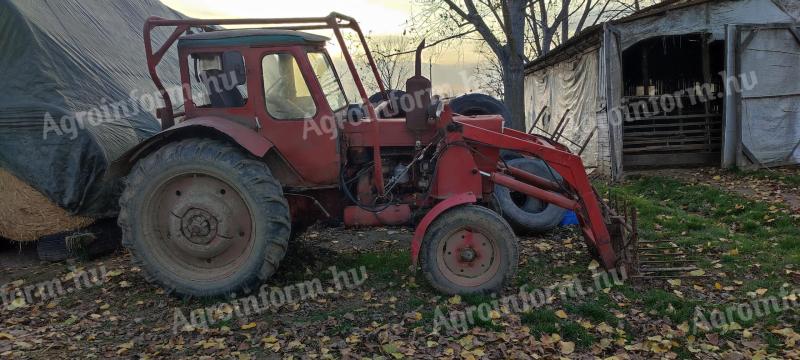 MTZ 50-80-as motorral, homlokrakodóval 