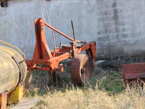 2 fejes közép-mélyszántó eke eladó
