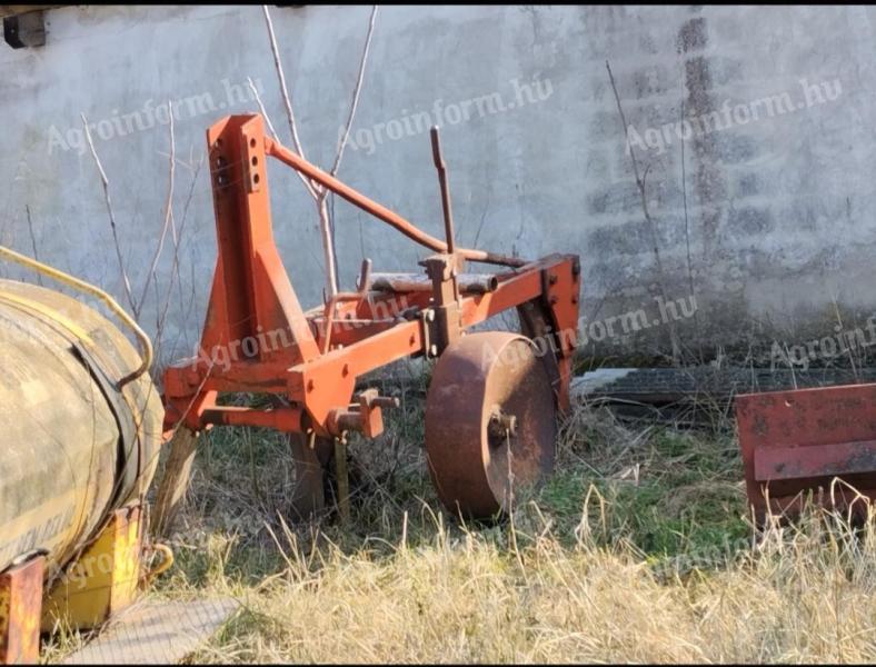 2 fejes közép-mélyszántó eke eladó