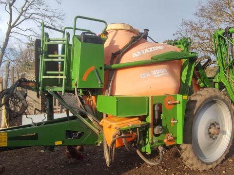 Amazone UX 3200 Special szántóföldi vontatott permetező eladó Amazone UX 3200 Special szántóföldi vontatott permetező eladó