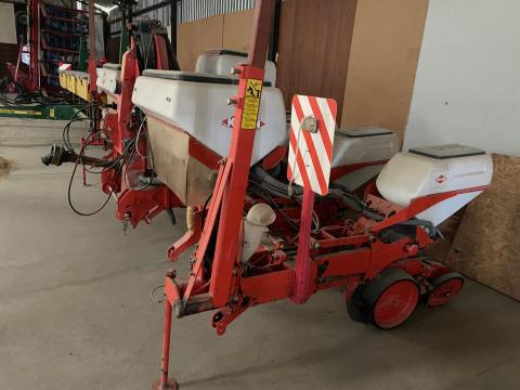 Kuhn Maxima 6 soros teleszkópos gerendelyű szemenkénti vetőgép