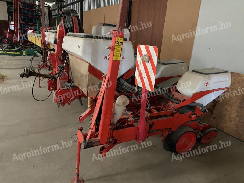 Kuhn Maxima 6 soros teleszkópos gerendelyű szemenkénti vetőgép