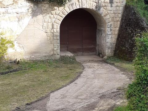 Etyeken eladó a volt szovjet katonai bázis, 45 hektáros területen Etyeken eladó a volt szovjet katonai bázis, 45 hektáros területen