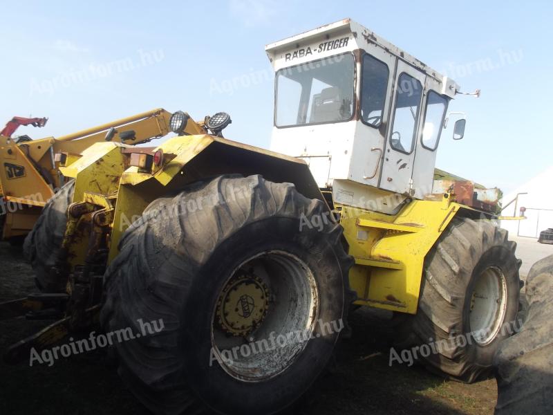 Rába Steiger 250 traktor eladó munkaeszközeivel is