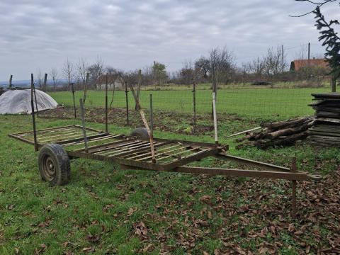 Egytengelyes,  teljesen nyitott pótkocsi