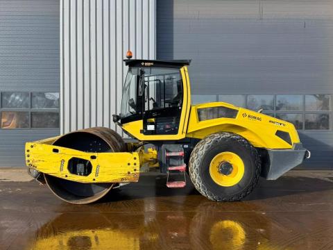 Bomag BW213D-5 / 2017 / 4970 üzemóra / Lízing 20%-tól