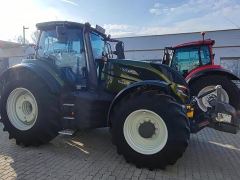 Valtra T235 A TwinTrak traktor erdészeti gumizással, hátrameneti kormányzás, front TLT