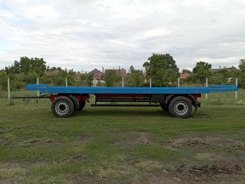 Bálaszállító pótkocsi Bálaszállító pótkocsi