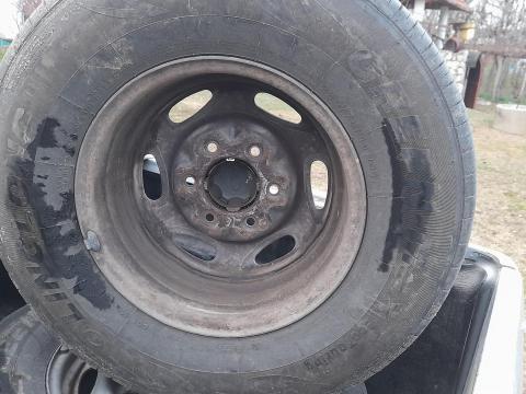 Nyári gumi jó állapotban felnivel eladó