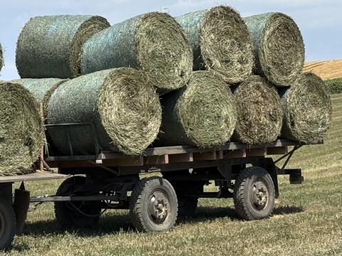 MBP bálaszállító