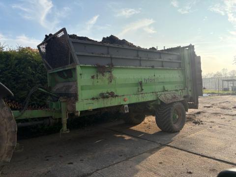 Unia Tytan 10 trágyaszóró