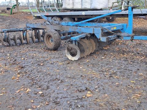 Tárcsa 3, 8-as – Omikron középnehéz V tárcsa új lapokkal eladó Tárcsa 3, 8-as – Omikron középnehéz V tárcsa új lapokkal eladó