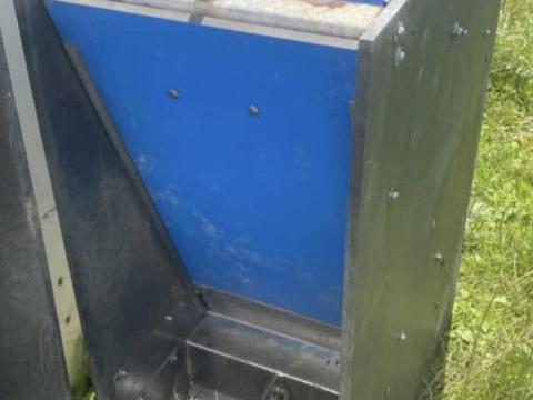 Hízó önetető eladó