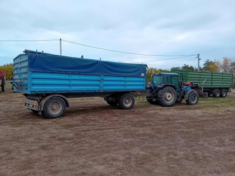 Kögel AWE 18 eladó – Billenős pótkocsi újszerű gumikkal és ponyvával