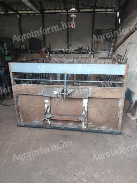 Függesztett kaloda eladó