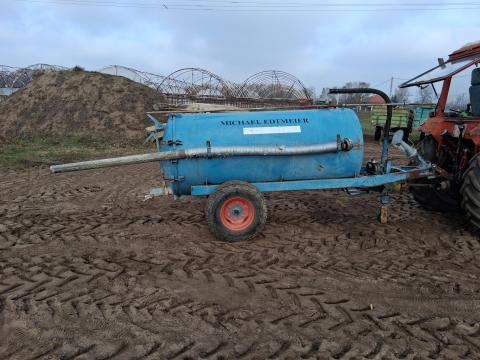 Szippantó 2300 literes fröcskölővel,  gardánnal,  szívócsővel eladó