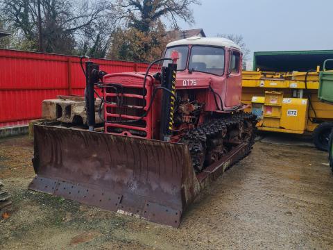 DT 75 lánctalpas dózer eladó – jó állapotú traktort keresőknek DT 75 lánctalpas dózer eladó – jó állapotú traktort keresőknek