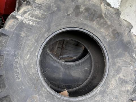 Eladó MITAS 680/85R 32 gumiabroncs párban Eladó MITAS 680/85R 32 gumiabroncs párban
