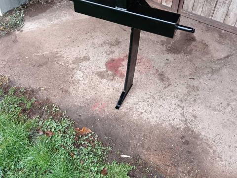 Eladó egy késes talajlazító.