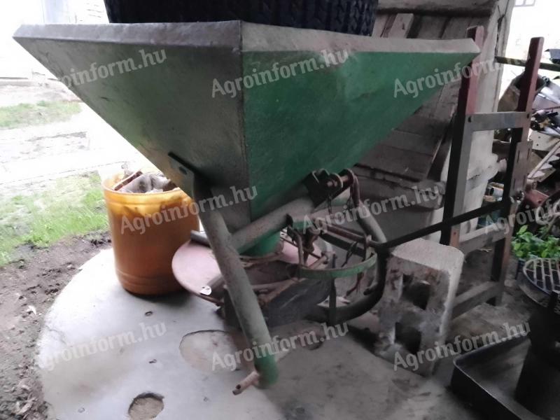 Sószóró műtrágya szóró