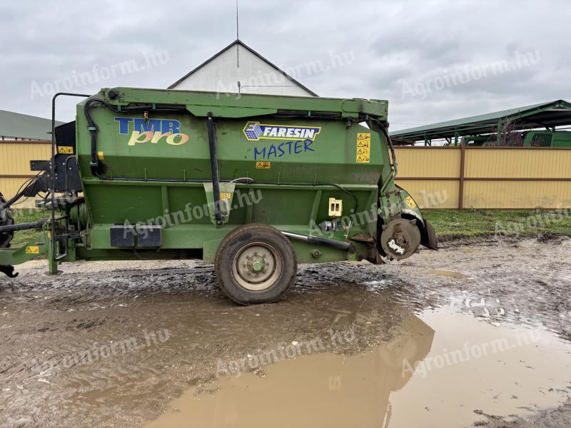 Faresin etető kocsi