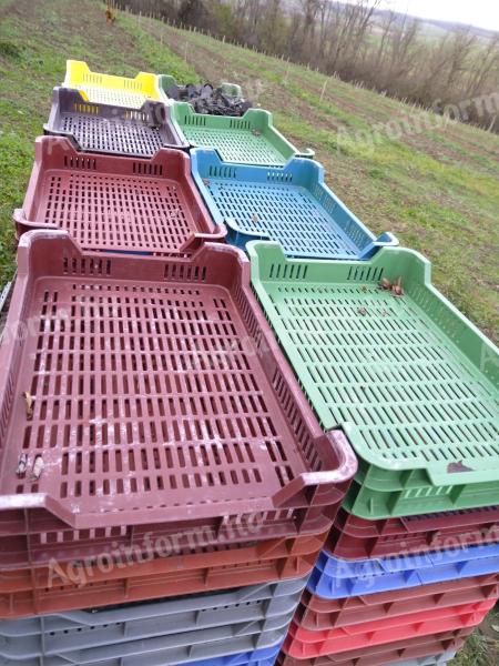 M5 műanyag rekeszek eladók kiváló állapotban