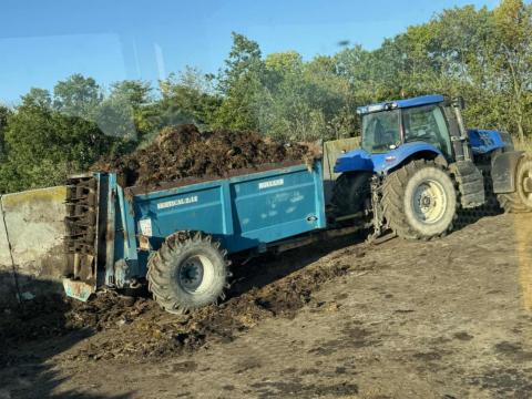 Rolland trágyaszóró eladó jó állapotban, újszerű gumikkal