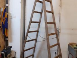 Olcsón eladó használt kétágú festő, gyümölcsszedő fa létra