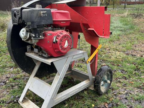 Benzinmotoros körfűrész eladó – Hecht 890, 13 LE motor, 70 cm fűrészlap Benzinmotoros körfűrész eladó – Hecht 890, 13 LE motor, 70 cm fűrészlap