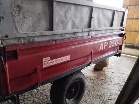 2,5 tonnás billenős pótkocsi eladó