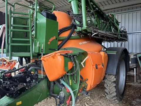 Amazone UX 4200 Super szántóföldi vontatott permetező eladó Amazone UX 4200 Super szántóföldi vontatott permetező eladó