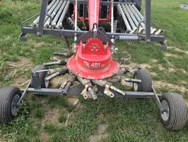 Eladó használt,  szép állapotban lévő Massey Ferguson RK 451 DN professzionális rendsodró - megbízható teljesítmény