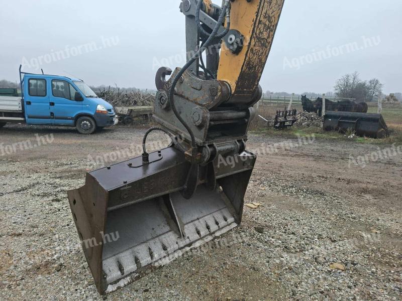 Liebherr 900 C4 forgórakodó gép eladó