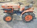 Kubota B7001 japán kistraktor eszközökkel