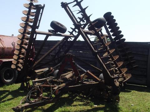 IH 9,8 m-es tárcsa eladó