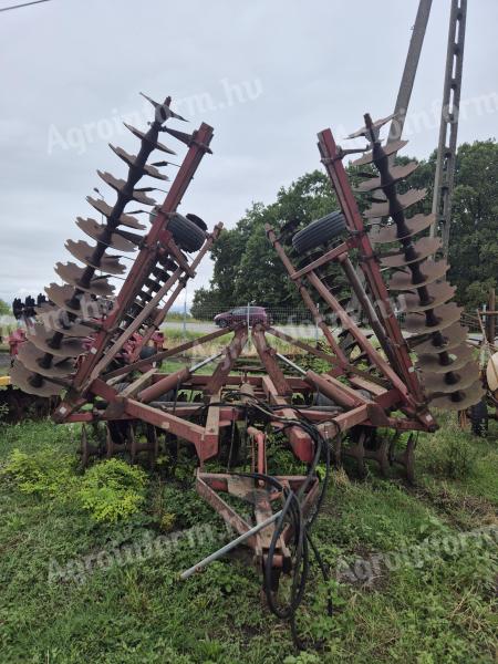 9,8 méteres IH tárcsa eladó