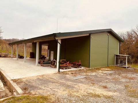 Nagyvejke – 5 hektáros, körbekerített barackos hűtőházzal eladó