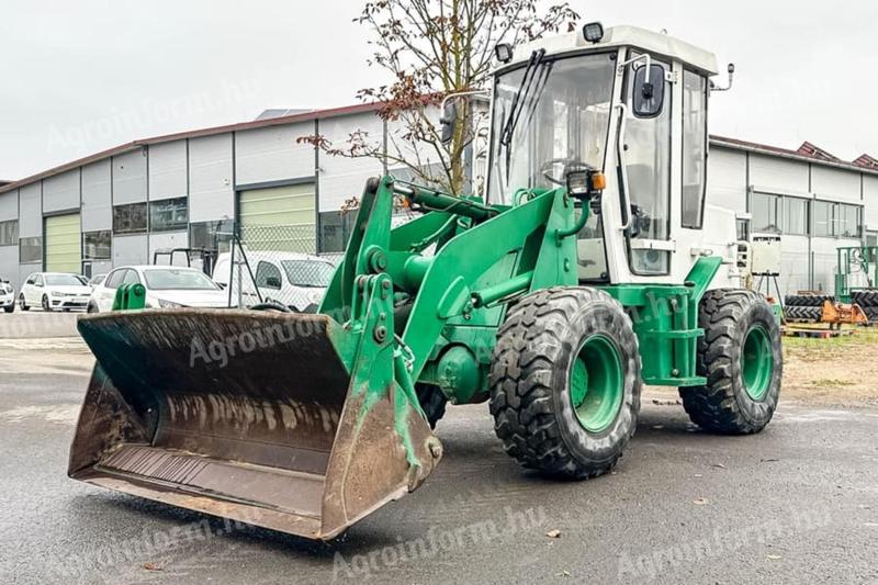 Case 221B homlokrakodó eladó keveset használt, kiváló állapotban