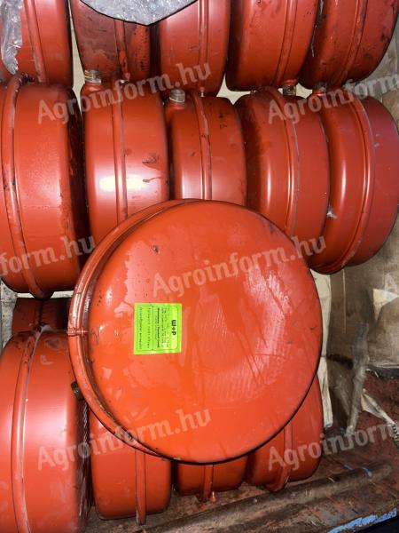 Eladó új tágulási tartályok – 33 db egyben