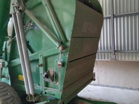 McHale V660 változókamrás bálázó eladó, kiváló állapotban (használt)