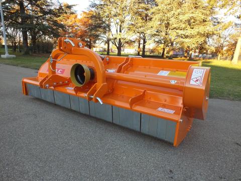 FALC Agila 3000 szántóföldi szárzúzó – professzionális mezőgazdasági gép