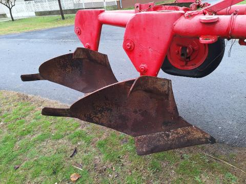 2 fejes közép-mélyszántó eke eladó jó állapotban