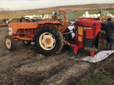 Függesztett takarmány keverő Függesztett takarmány keverő