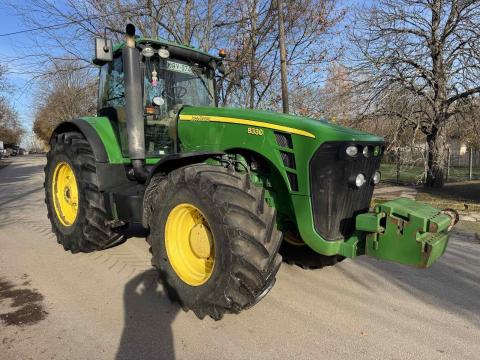 John Deere 8330