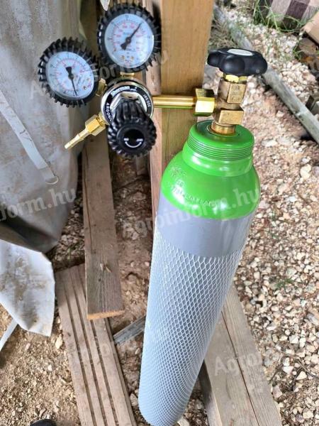 Eladó CO palack Corgon kevert gázzal, vas és rozsdamentes anyag hegesztéséhez, 200 bárral töltve