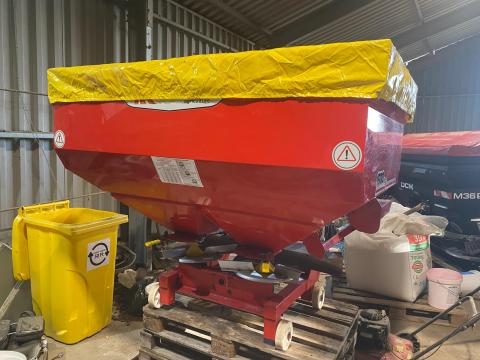 Műtrágyaszóró új