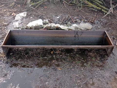 Masszív vas vályú eladó Kiskunfélegyházán