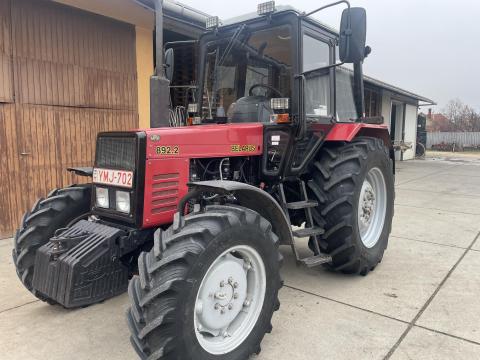 MTZ 892.2 traktor eladó, 2017-es, 3080 üzemórával, klímával